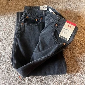 Levi’s black low pros